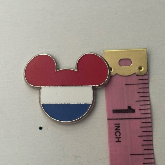Disney trading Pin - Picture 3 of 3